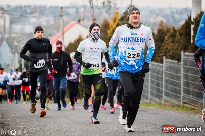 Zdjęcie w galerii na portalu naszraciborz.pl: VI Eko-Okna Cross po Ziemi Pietrowickiej. Na trasie ponad 200 biegaczy  wiadomości z regionu