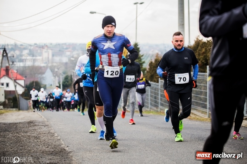Zdjęcie w galerii na portalu naszraciborz.pl: VI Eko-Okna Cross po Ziemi Pietrowickiej. Na trasie ponad 200 biegaczy  wiadomości z regionu