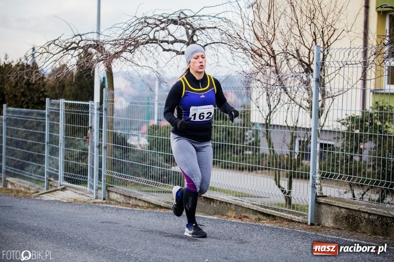 Zdjęcie w galerii na portalu naszraciborz.pl: VI Eko-Okna Cross po Ziemi Pietrowickiej. Na trasie ponad 200 biegaczy  wiadomości z regionu