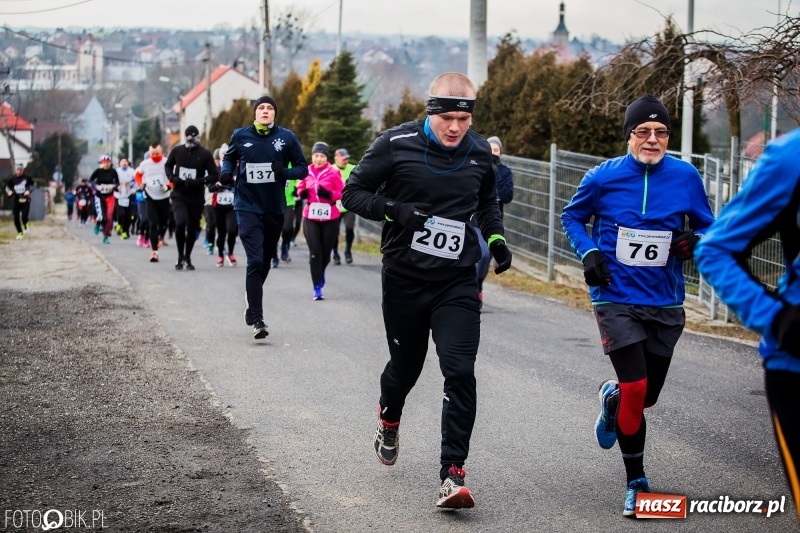 Zdjęcie w galerii na portalu naszraciborz.pl: VI Eko-Okna Cross po Ziemi Pietrowickiej. Na trasie ponad 200 biegaczy  wiadomości z regionu