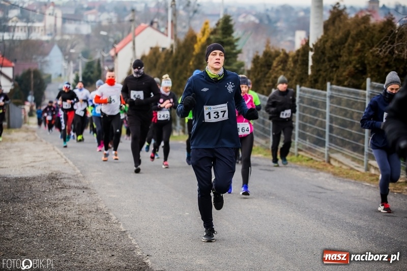 Zdjęcie w galerii na portalu naszraciborz.pl: VI Eko-Okna Cross po Ziemi Pietrowickiej. Na trasie ponad 200 biegaczy  wiadomości z regionu