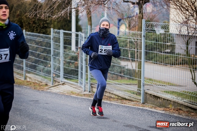 Zdjęcie w galerii na portalu naszraciborz.pl: VI Eko-Okna Cross po Ziemi Pietrowickiej. Na trasie ponad 200 biegaczy  wiadomości z regionu