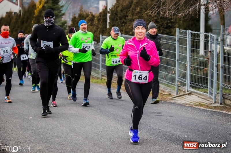 Zdjęcie w galerii na portalu naszraciborz.pl: VI Eko-Okna Cross po Ziemi Pietrowickiej. Na trasie ponad 200 biegaczy  wiadomości z regionu