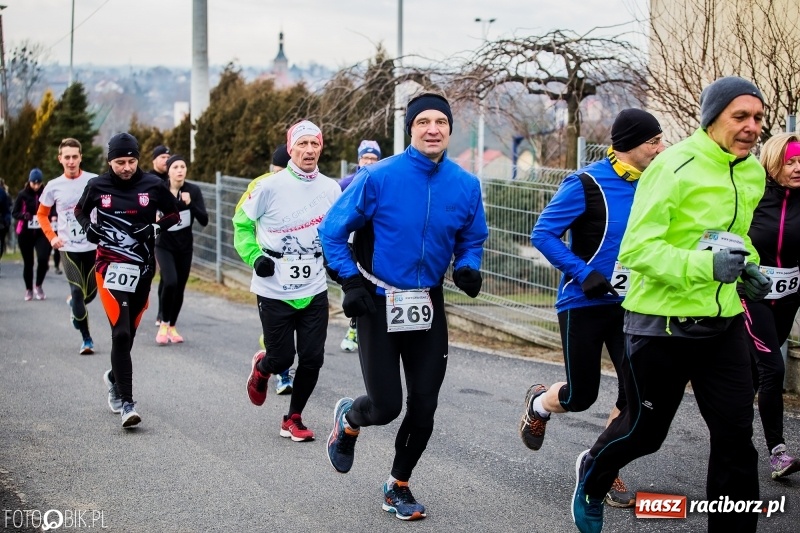Zdjęcie w galerii na portalu naszraciborz.pl: VI Eko-Okna Cross po Ziemi Pietrowickiej. Na trasie ponad 200 biegaczy  wiadomości z regionu
