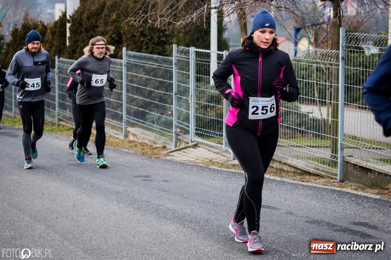 Zdjęcie w galerii na portalu naszraciborz.pl: VI Eko-Okna Cross po Ziemi Pietrowickiej. Na trasie ponad 200 biegaczy  wiadomości z regionu