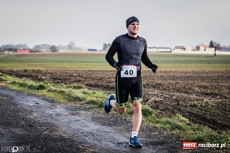 Zdjęcie w galerii na portalu naszraciborz.pl: VI Eko-Okna Cross po Ziemi Pietrowickiej. Na trasie ponad 200 biegaczy  wiadomości z regionu