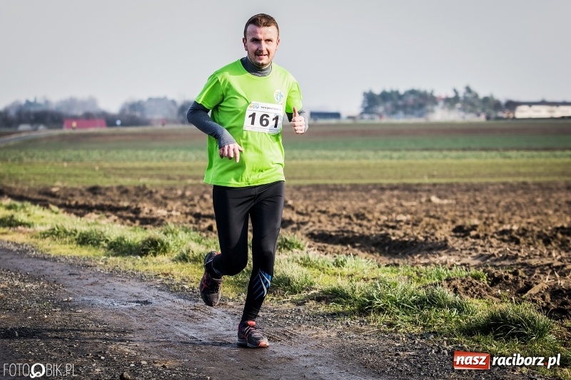 Zdjęcie w galerii na portalu naszraciborz.pl: VI Eko-Okna Cross po Ziemi Pietrowickiej. Na trasie ponad 200 biegaczy  wiadomości z regionu