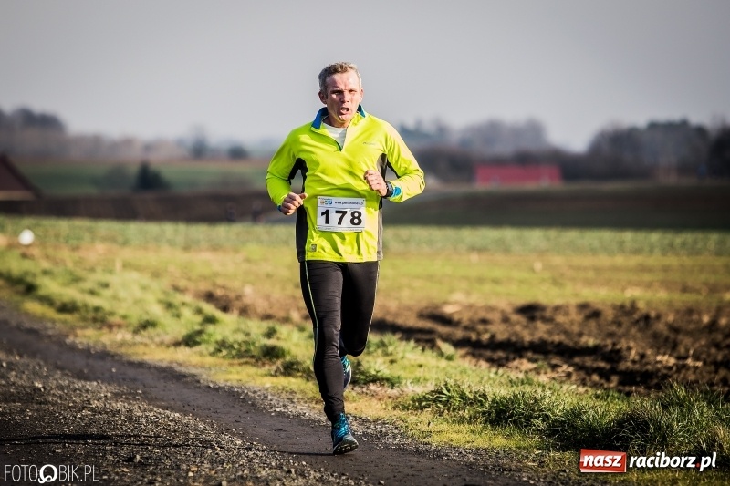 Zdjęcie w galerii na portalu naszraciborz.pl: VI Eko-Okna Cross po Ziemi Pietrowickiej. Na trasie ponad 200 biegaczy  wiadomości z regionu