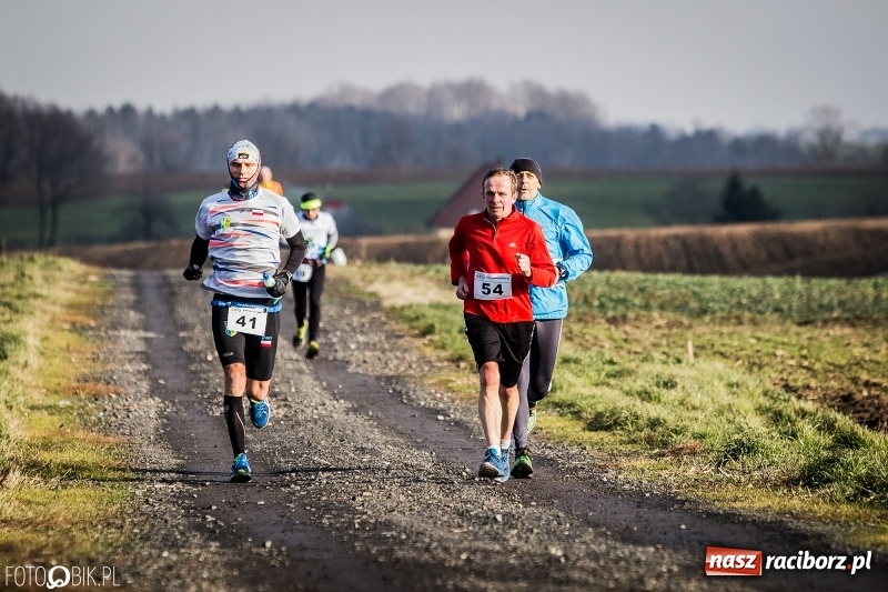 Zdjęcie w galerii na portalu naszraciborz.pl: VI Eko-Okna Cross po Ziemi Pietrowickiej. Na trasie ponad 200 biegaczy  wiadomości z regionu