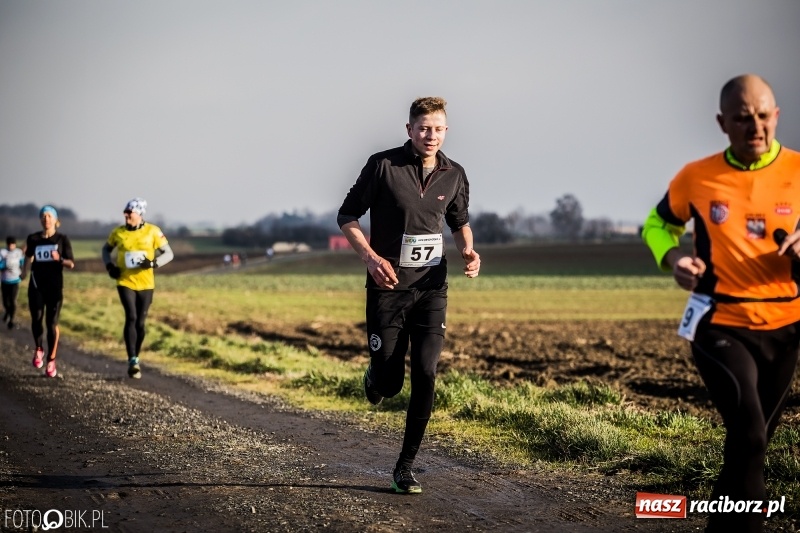 Zdjęcie w galerii na portalu naszraciborz.pl: VI Eko-Okna Cross po Ziemi Pietrowickiej. Na trasie ponad 200 biegaczy  wiadomości z regionu