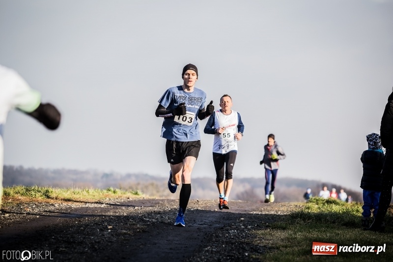 Zdjęcie w galerii na portalu naszraciborz.pl: VI Eko-Okna Cross po Ziemi Pietrowickiej. Na trasie ponad 200 biegaczy  wiadomości z regionu