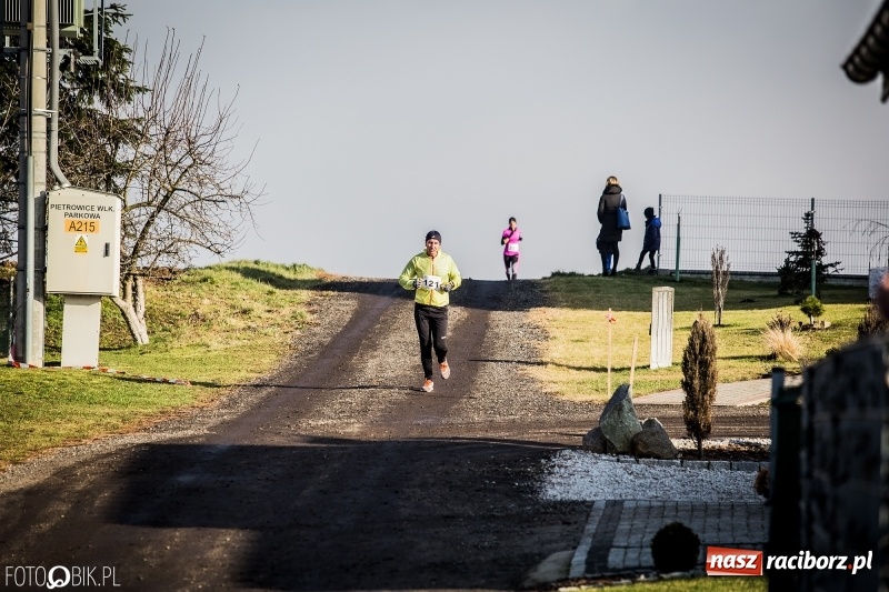 Zdjęcie w galerii na portalu naszraciborz.pl: VI Eko-Okna Cross po Ziemi Pietrowickiej. Na trasie ponad 200 biegaczy  wiadomości z regionu