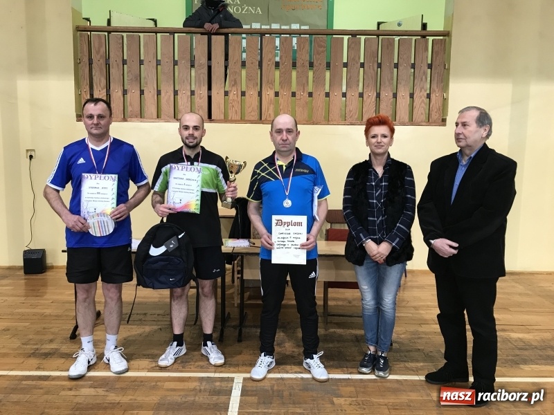 Zdjęcie w galerii na portalu naszraciborz.pl: W Nędzy walczyli o Puchar Wójta w tenisie stołowym wiadomości z regionu