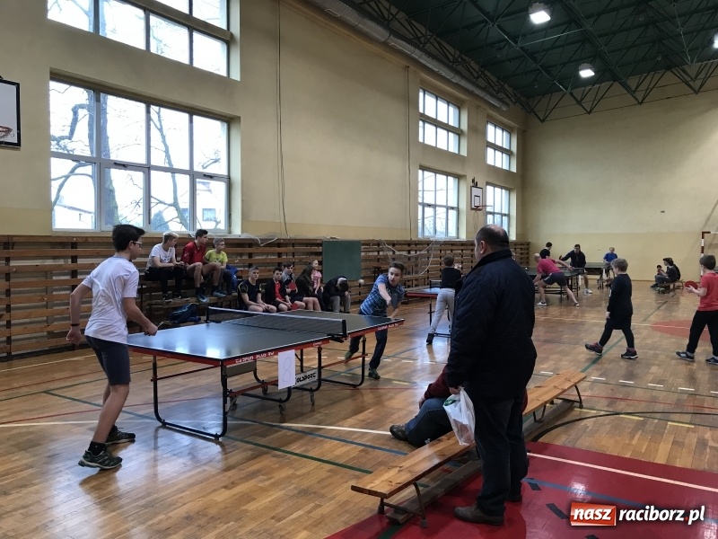 Zdjęcie w galerii na portalu naszraciborz.pl: W Nędzy walczyli o Puchar Wójta w tenisie stołowym wiadomości z regionu