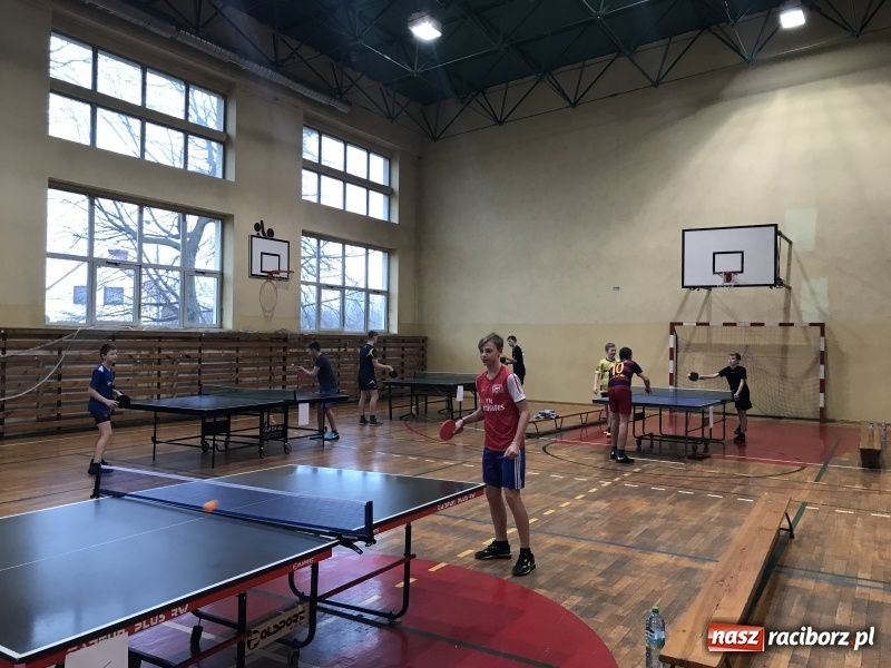 Zdjęcie w galerii na portalu naszraciborz.pl: W Nędzy walczyli o Puchar Wójta w tenisie stołowym wiadomości z regionu