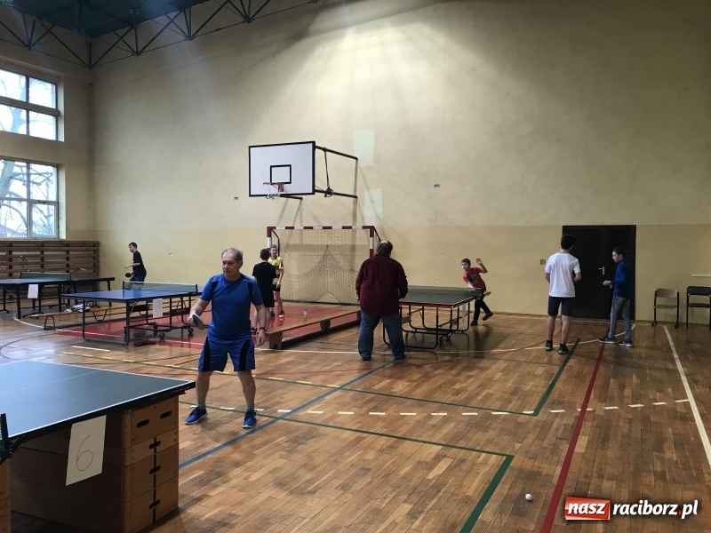Zdjęcie w galerii na portalu naszraciborz.pl: W Nędzy walczyli o Puchar Wójta w tenisie stołowym wiadomości z regionu