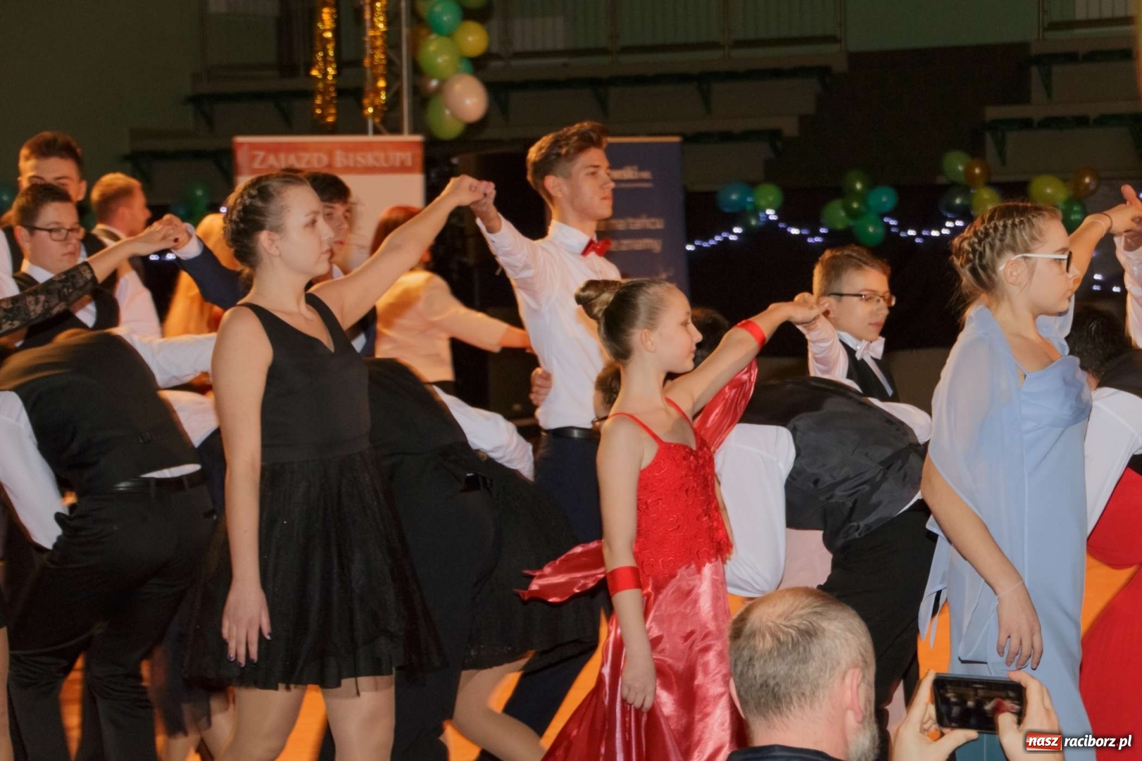 Zdjęcie w galerii na portalu naszraciborz.pl: XII Karnawałowa Rewia Tańca w Arenie Rafako wiadomości z regionu