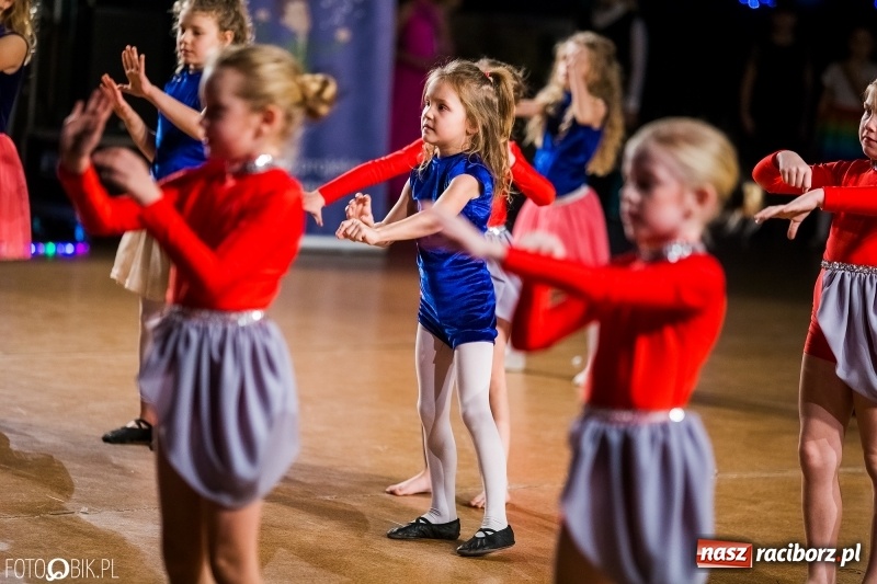 Zdjęcie w galerii na portalu naszraciborz.pl: Dziecięca Rewia Tańca w Arenie Rafako wiadomości z regionu