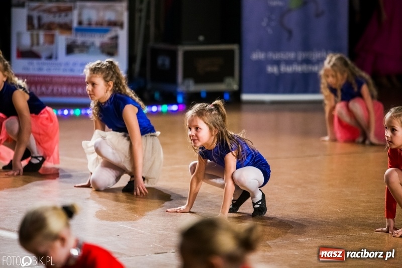 Zdjęcie w galerii na portalu naszraciborz.pl: Dziecięca Rewia Tańca w Arenie Rafako wiadomości z regionu