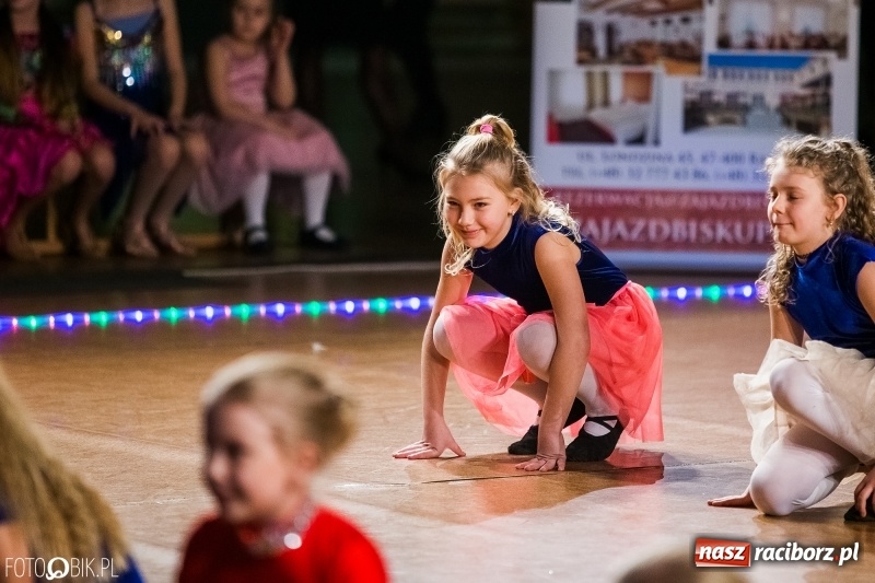 Zdjęcie w galerii na portalu naszraciborz.pl: Dziecięca Rewia Tańca w Arenie Rafako wiadomości z regionu