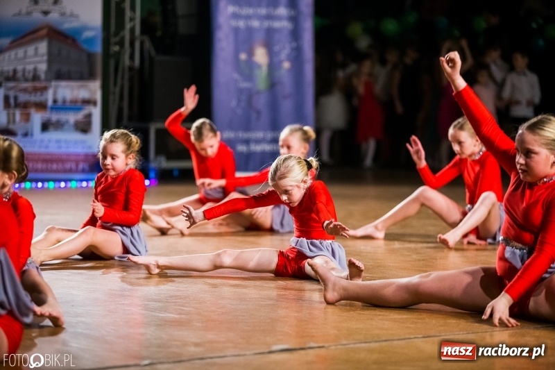 Zdjęcie w galerii na portalu naszraciborz.pl: Dziecięca Rewia Tańca w Arenie Rafako wiadomości z regionu