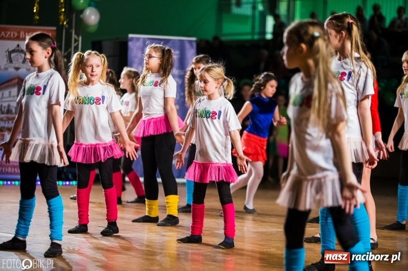 Zdjęcie w galerii na portalu naszraciborz.pl: Dziecięca Rewia Tańca w Arenie Rafako wiadomości z regionu