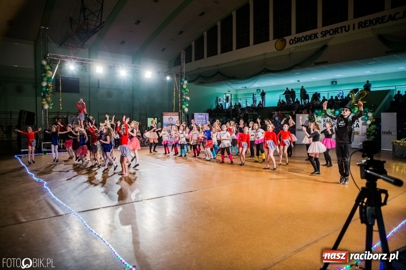 Zdjęcie w galerii na portalu naszraciborz.pl: Dziecięca Rewia Tańca w Arenie Rafako wiadomości z regionu
