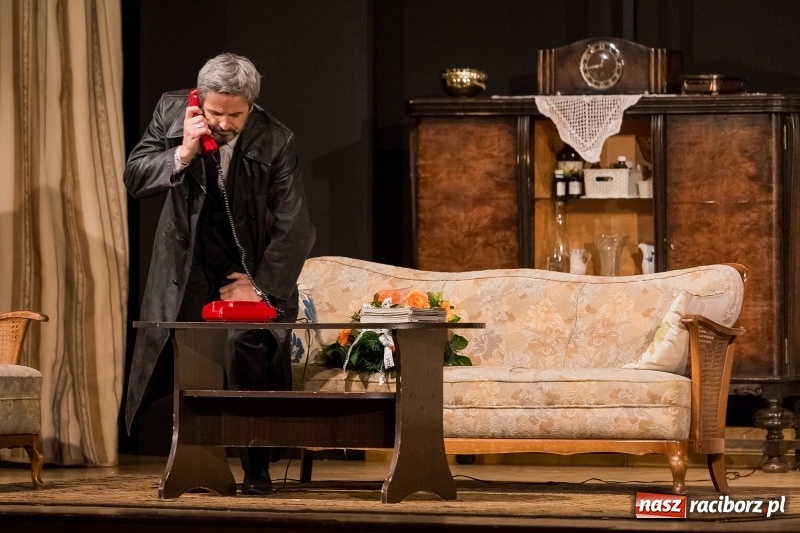 Zdjęcie w galerii na portalu naszraciborz.pl: Piotr Szwedes i Piotr Polk na scenie RCK w komedii Pół na Pół  wiadomości z regionu