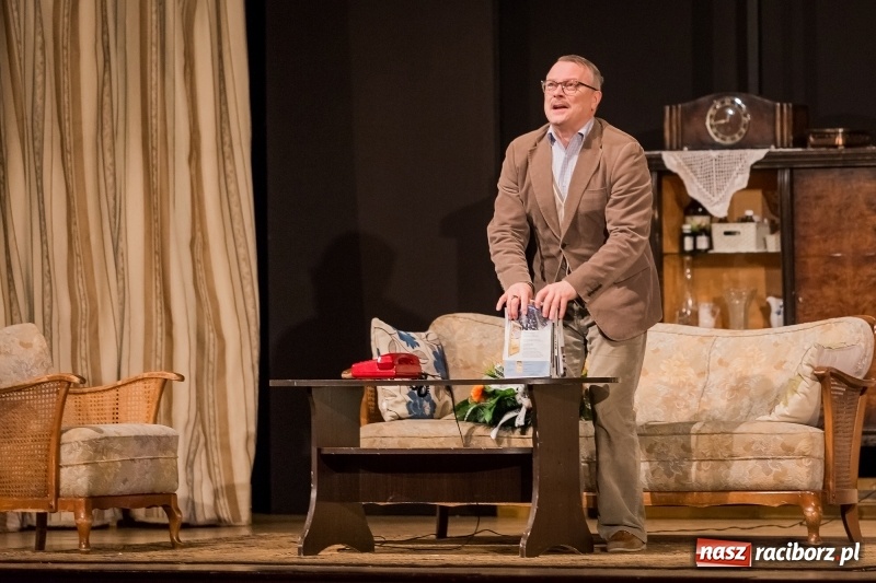 Zdjęcie w galerii na portalu naszraciborz.pl: Piotr Szwedes i Piotr Polk na scenie RCK w komedii Pół na Pół  wiadomości z regionu