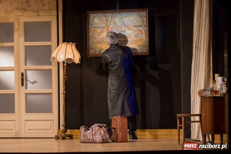 Zdjęcie w galerii na portalu naszraciborz.pl: Piotr Szwedes i Piotr Polk na scenie RCK w komedii Pół na Pół  wiadomości z regionu