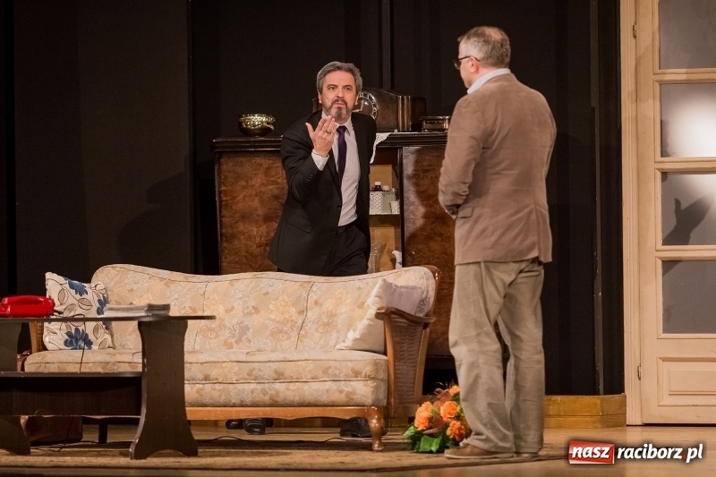 Zdjęcie w galerii na portalu naszraciborz.pl: Piotr Szwedes i Piotr Polk na scenie RCK w komedii Pół na Pół  wiadomości z regionu