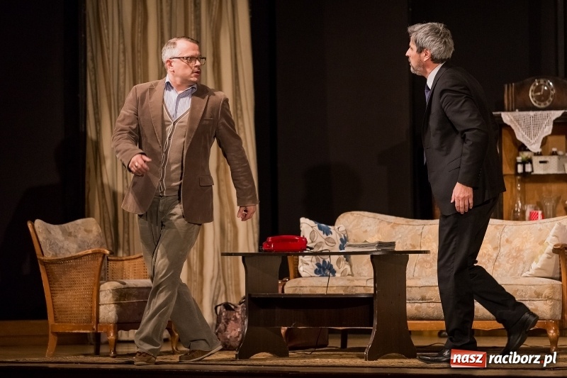 Zdjęcie w galerii na portalu naszraciborz.pl: Piotr Szwedes i Piotr Polk na scenie RCK w komedii Pół na Pół  wiadomości z regionu