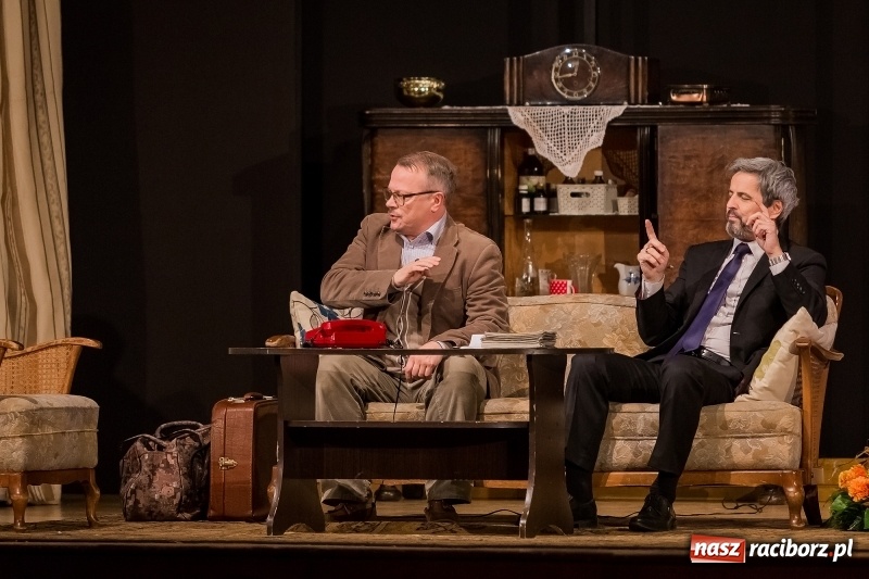 Zdjęcie w galerii na portalu naszraciborz.pl: Piotr Szwedes i Piotr Polk na scenie RCK w komedii Pół na Pół  wiadomości z regionu