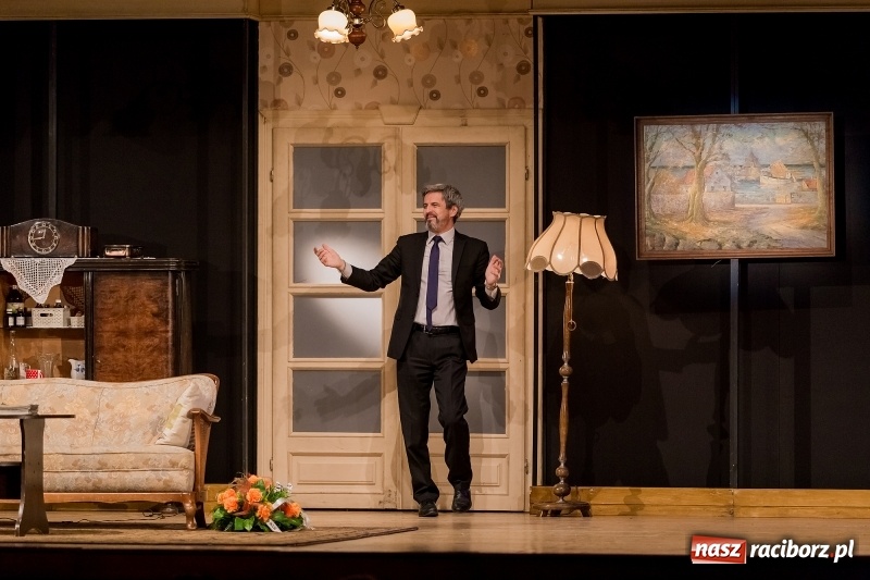 Zdjęcie w galerii na portalu naszraciborz.pl: Piotr Szwedes i Piotr Polk na scenie RCK w komedii Pół na Pół  wiadomości z regionu
