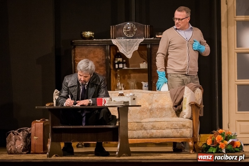 Zdjęcie w galerii na portalu naszraciborz.pl: Piotr Szwedes i Piotr Polk na scenie RCK w komedii Pół na Pół  wiadomości z regionu