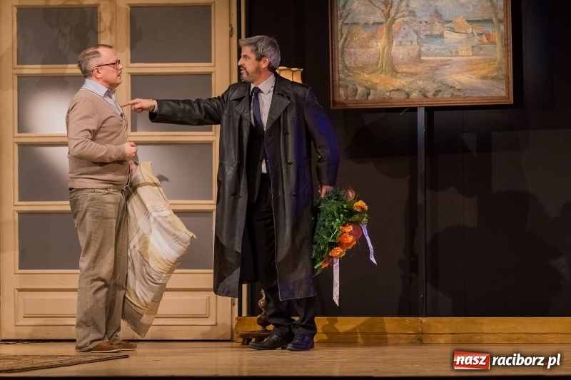 Zdjęcie w galerii na portalu naszraciborz.pl: Piotr Szwedes i Piotr Polk na scenie RCK w komedii Pół na Pół  wiadomości z regionu