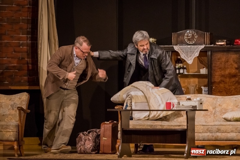 Zdjęcie w galerii na portalu naszraciborz.pl: Piotr Szwedes i Piotr Polk na scenie RCK w komedii Pół na Pół  wiadomości z regionu