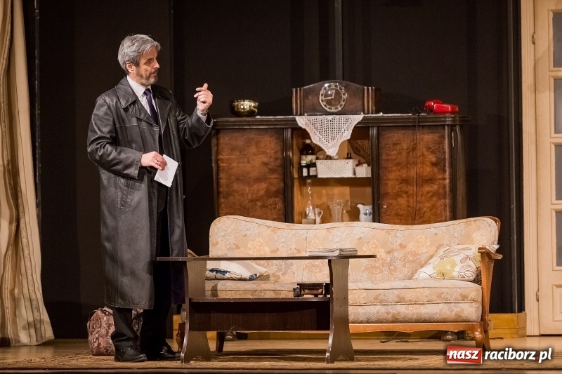 Zdjęcie w galerii na portalu naszraciborz.pl: Piotr Szwedes i Piotr Polk na scenie RCK w komedii Pół na Pół  wiadomości z regionu