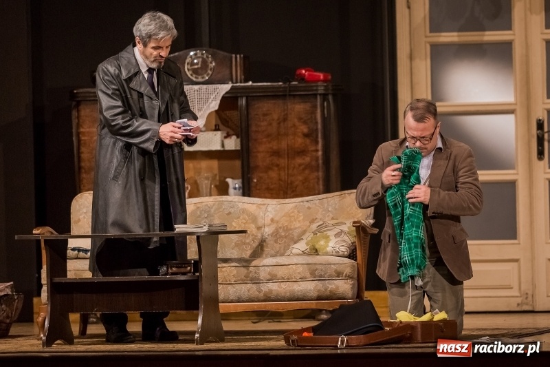 Zdjęcie w galerii na portalu naszraciborz.pl: Piotr Szwedes i Piotr Polk na scenie RCK w komedii Pół na Pół  wiadomości z regionu