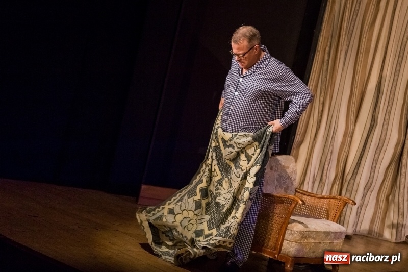 Zdjęcie w galerii na portalu naszraciborz.pl: Piotr Szwedes i Piotr Polk na scenie RCK w komedii Pół na Pół  wiadomości z regionu