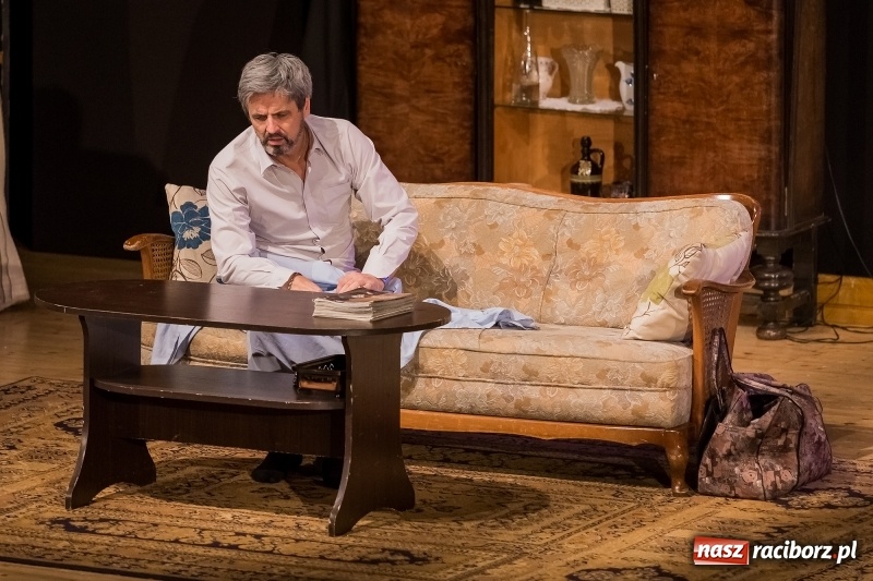 Zdjęcie w galerii na portalu naszraciborz.pl: Piotr Szwedes i Piotr Polk na scenie RCK w komedii Pół na Pół  wiadomości z regionu