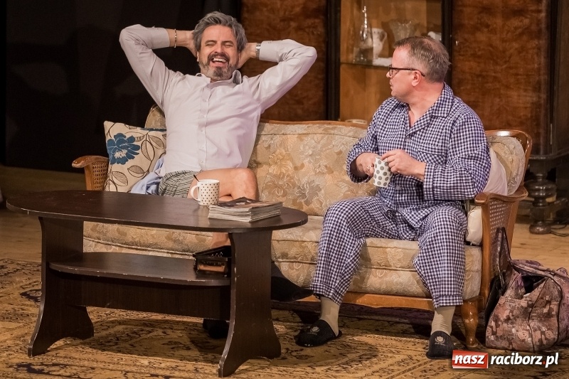 Zdjęcie w galerii na portalu naszraciborz.pl: Piotr Szwedes i Piotr Polk na scenie RCK w komedii Pół na Pół  wiadomości z regionu