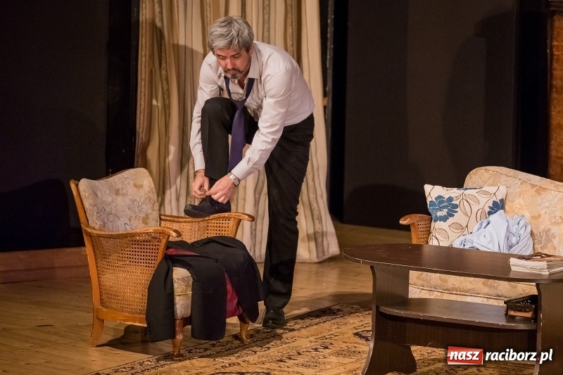 Zdjęcie w galerii na portalu naszraciborz.pl: Piotr Szwedes i Piotr Polk na scenie RCK w komedii Pół na Pół  wiadomości z regionu