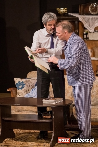 Zdjęcie w galerii na portalu naszraciborz.pl: Piotr Szwedes i Piotr Polk na scenie RCK w komedii Pół na Pół  wiadomości z regionu