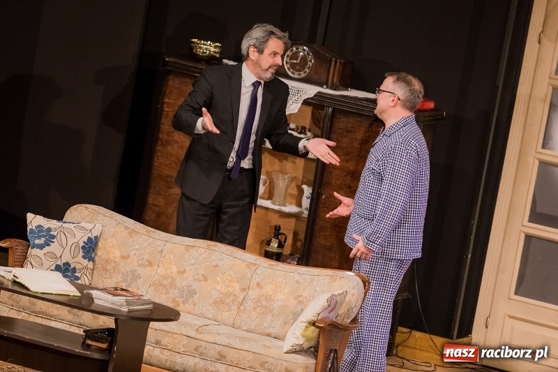 Zdjęcie w galerii na portalu naszraciborz.pl: Piotr Szwedes i Piotr Polk na scenie RCK w komedii Pół na Pół  wiadomości z regionu