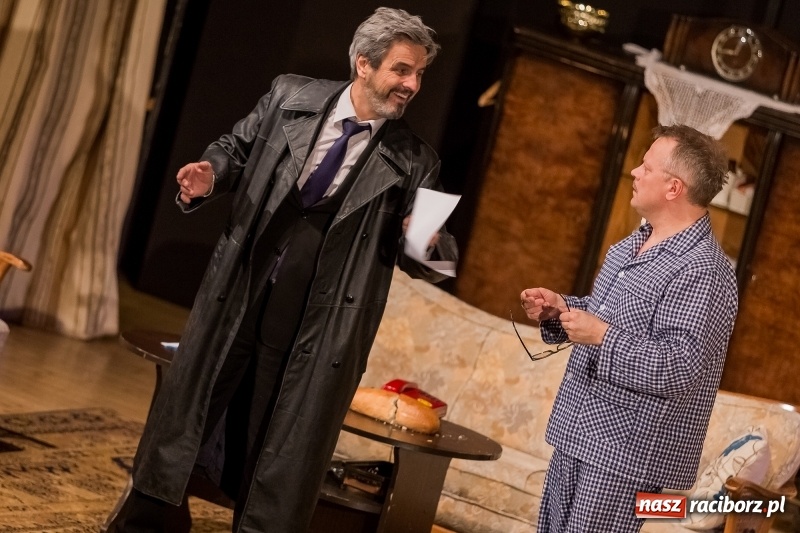 Zdjęcie w galerii na portalu naszraciborz.pl: Piotr Szwedes i Piotr Polk na scenie RCK w komedii Pół na Pół  wiadomości z regionu