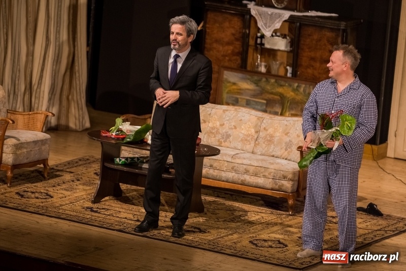 Zdjęcie w galerii na portalu naszraciborz.pl: Piotr Szwedes i Piotr Polk na scenie RCK w komedii Pół na Pół  wiadomości z regionu
