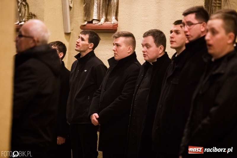 Zdjęcie w galerii na portalu naszraciborz.pl: Koncert kolęd w wykonaniu chóru kleryków WSD w Opolu wiadomości z regionu