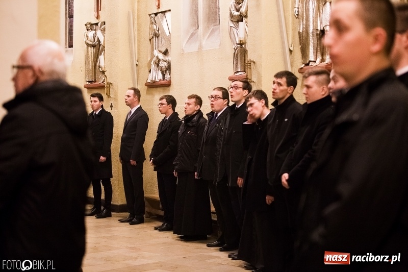 Zdjęcie w galerii na portalu naszraciborz.pl: Koncert kolęd w wykonaniu chóru kleryków WSD w Opolu wiadomości z regionu