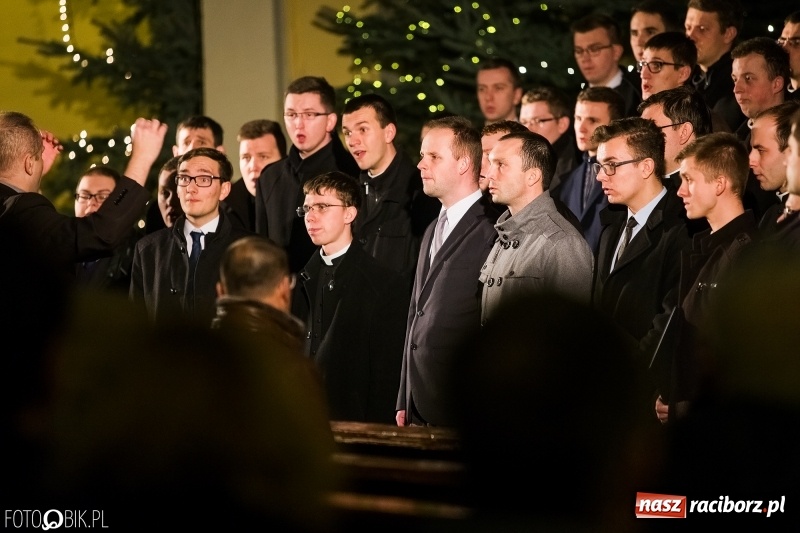 Zdjęcie w galerii na portalu naszraciborz.pl: Koncert kolęd w wykonaniu chóru kleryków WSD w Opolu wiadomości z regionu